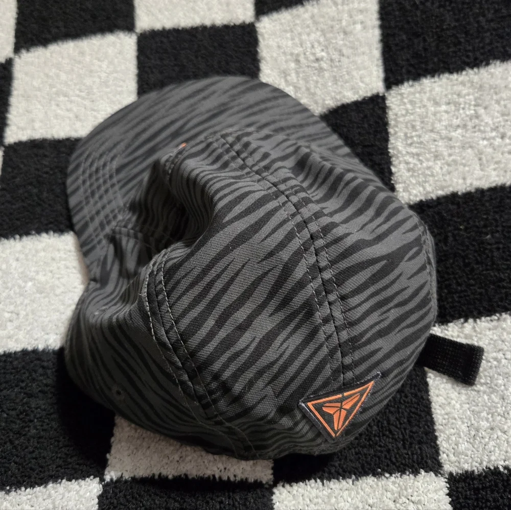 Nike AW84 Kobe Bryant Black Mamba 5 Panel Zebra Stripe Hat Cap - Picture 2 of 4